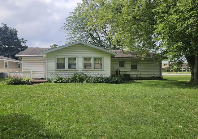 Photo 2 of Single family home for sale at 1211 E Indiana Ave, Pontiac, IL 61764 | MLS# 12783869 | Listing updated on 2026-10-20