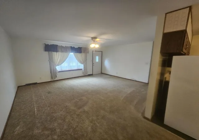Photo 4 of Single family home for sale at 1211 E Indiana Ave, Pontiac, IL 61764 | MLS# 12783869 | Listing updated on 2026-10-20
