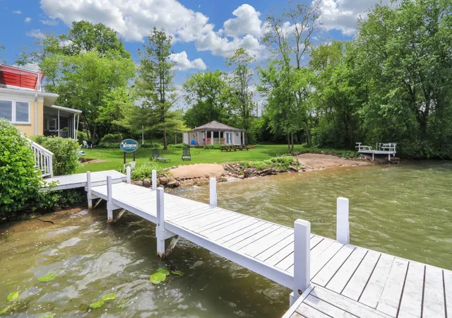 Photo 3 of Single family home for sale at W4232 W End Rd, Lake Geneva, WI 53147 | MLS# 12783871 | Listing updated on 2026-10-20