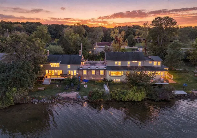Photo 2 of Mansion for sale at W4232 W End Rd, Lake Geneva, WI 53147 | MLS# 12783871 | Listing updated on 2026-10-20
