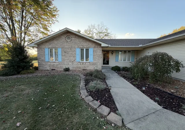 Photo 2 of Single family home for sale at 909 N Emma St, West Frankfort, IL 62896 | MLS# 12783878 | Listing updated on 2026-10-20