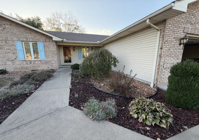 Photo 3 of Single family home for sale at 909 N Emma St, West Frankfort, IL 62896 | MLS# 12783878 | Listing updated on 2026-10-20