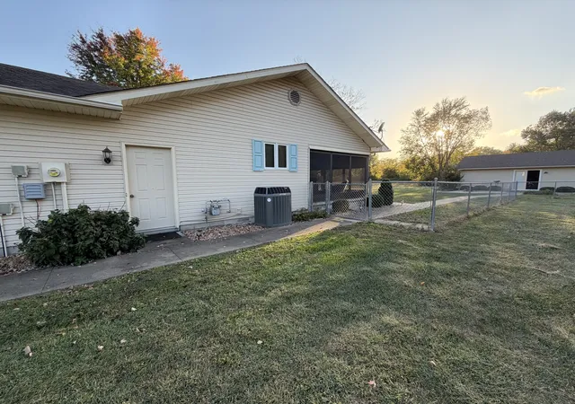 Photo 4 of Single family home for sale at 909 N Emma St, West Frankfort, IL 62896 | MLS# 12783878 | Listing updated on 2026-10-20