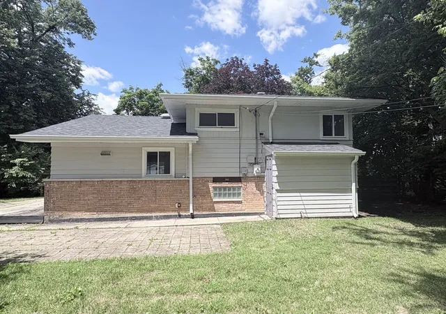 Photo 3 of Single family home for sale at 175 Westwood Dr, Park Forest, IL 60466 | MLS# 12783879 | Listing updated on 2026-10-20