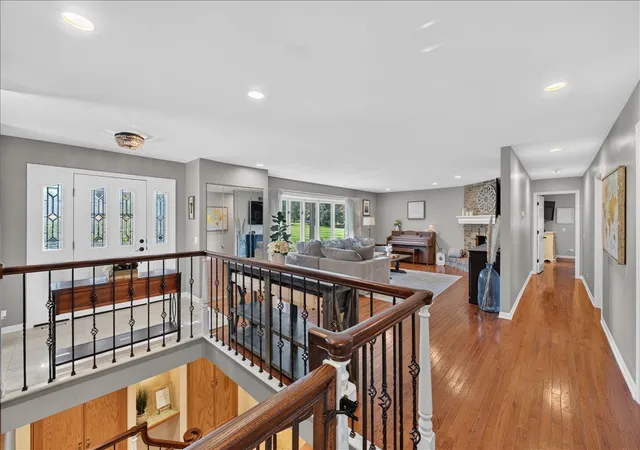 Photo 3 of Single family home for sale at 28 Beechnut Dr, South Barrington, IL 60010 | MLS# 12783881 | Listing updated on 2026-10-27