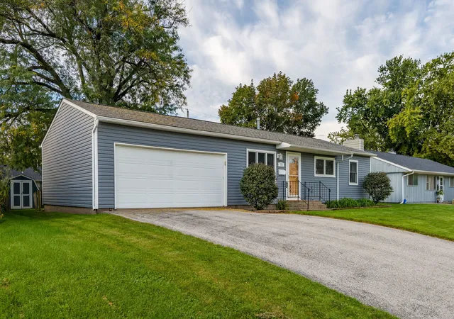 Photo 2 of Sale Pending at 722 40th Avenue, East Moline, IL 61244 | MLS# 12783891 | Listing updated on 2026-10-19
