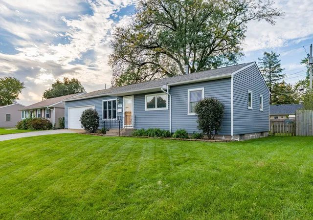 Photo 3 of Sale Pending at 722 40th Avenue, East Moline, IL 61244 | MLS# 12783891 | Listing updated on 2026-10-19