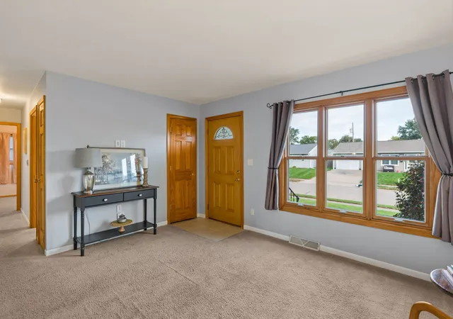 Photo 4 of Sale Pending at 722 40th Avenue, East Moline, IL 61244 | MLS# 12783891 | Listing updated on 2026-10-20