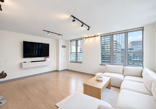 Photo 2 of Condo for sale at 125 S Jefferson St #2407, Chicago, IL 60661 | MLS# 12783913 | Listing updated on 2026-10-27