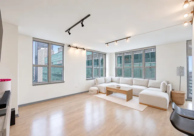 Photo 3 of Condo for sale at 125 S Jefferson St #2407, Chicago, IL 60661 | MLS# 12783913 | Listing updated on 2026-10-27