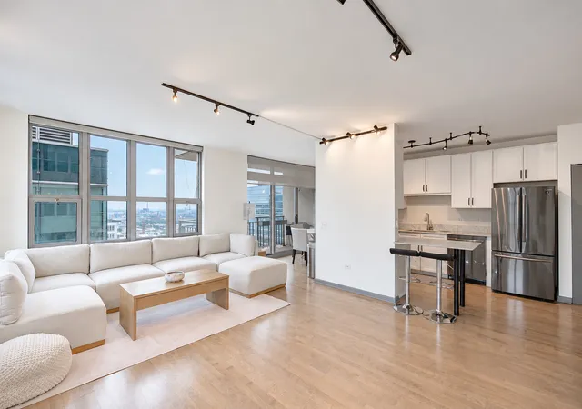 Photo 4 of Condo for sale at 125 S Jefferson St #2407, Chicago, IL 60661 | MLS# 12783913 | Listing updated on 2026-10-27