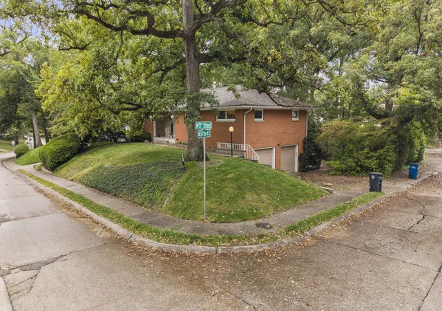 Photo 3 of Single family home for sale at 3421 51st Street, Moline, IL 61265 | MLS# 12783918 | Listing updated on 2026-10-22