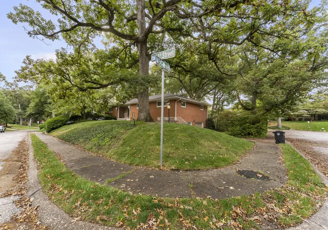 Photo 3 of Single family home for sale at 3421 51st Street, Moline, IL 61265 | MLS# 12783918 | Listing updated on 2026-10-22