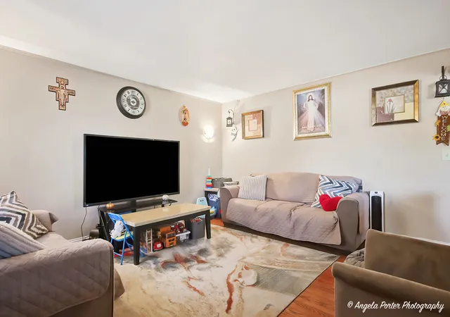 Photo 3 of Single family home for sale at 1746 Walnut Dr, Woodstock, IL 60098 | MLS# 12783920 | Listing updated on 2026-10-22