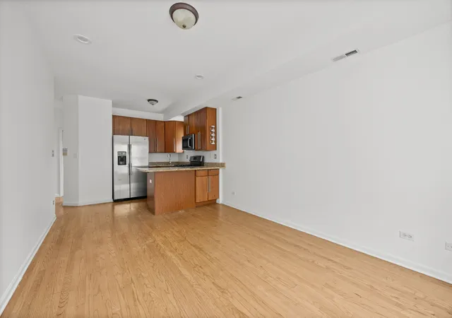 Listing Photo 4 - Condo for sale in building located at 2715 N Sawyer Ave, Chicago, IL 60647 - Unit #1