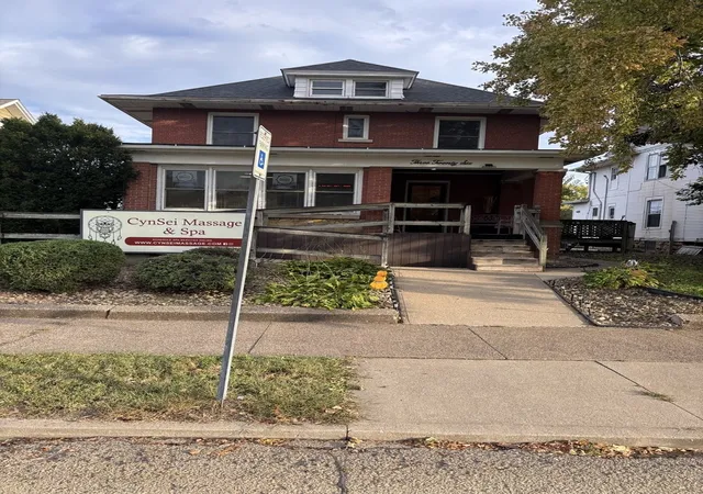 Listing Photo 1 - Condo for sale in building located at 326 3rd Ave S, Clinton, IA 52732
