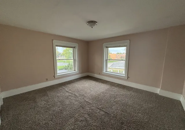 Listing Photo 3 - Condo for sale in building located at 326 3rd Ave S, Clinton, IA 52732