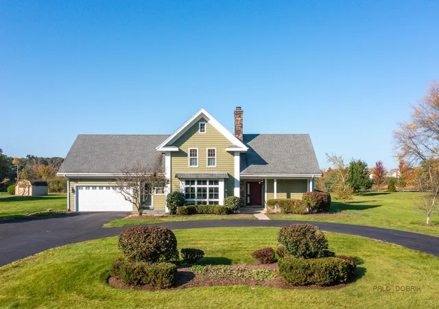 Single family home for sale at 935 Sunrise Rd, Green Oaks, IL 60048 | MLS# 12783972