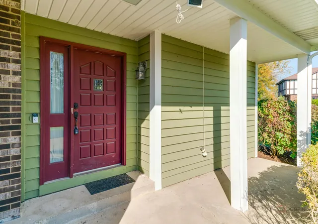 Photo 2 of Single family home for sale at 935 Sunrise Rd, Green Oaks, IL 60048 | MLS# 12783972 | Listing updated on 2026-10-20