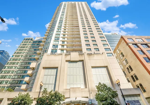 Photo 1 of Condo for sale at 125 S Jefferson St #607, Chicago, IL 60661 | MLS# 12783991 | Listing updated on 2026-10-22