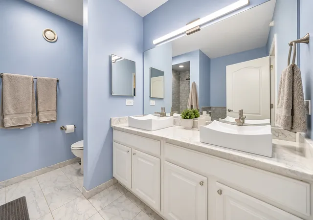 Photo 3 of Condo for sale at 125 S Jefferson St #607, Chicago, IL 60661 | MLS# 12783991 | Listing updated on 2026-10-22