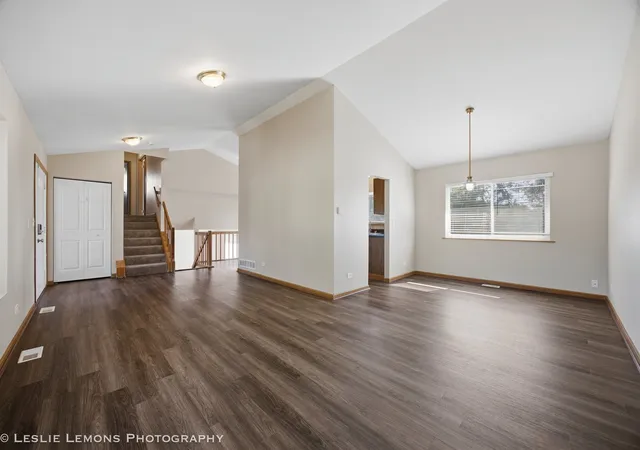 Photo 4 of Single family home for sale at 29 Magnolia Dr, Streamwood, IL 60107 | MLS# 12783993 | Listing updated on 2026-10-21