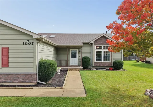 Photo 2 of Single family home for sale at 1007 Cardinal Dr, Zion, IL 60099 | MLS# 12783995 | Listing updated on 2026-10-22