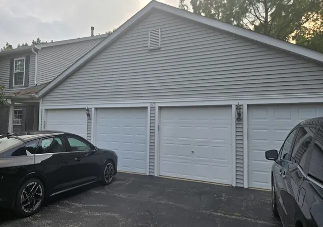 Listing Photo 1 - Condo for sale in building located at 620 Mallard Ct, Bartlett, IL 60103 - Unit #D1