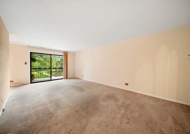 Photo 2 of Townhouse for sale at 450 Raintree Ct #2N, Glen Ellyn, IL 60137 | MLS# 12784017 | Listing updated on 2026-10-20
