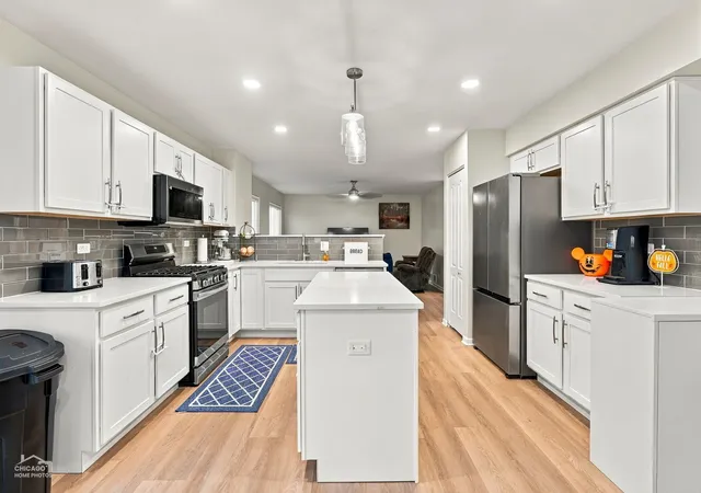 Photo 3 of Single family home for sale at 426 Geneva Ln, Cary, IL 60013 | MLS# 12784023 | Listing updated on 2026-10-20