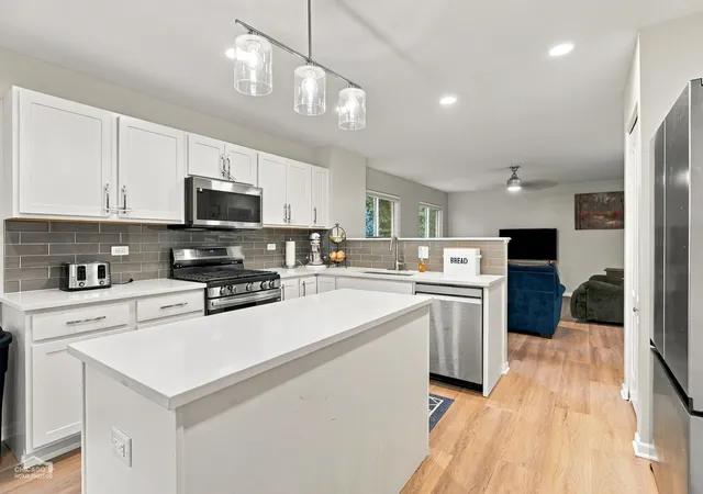 Photo 3 of Single family home for sale at 426 Geneva Ln, Cary, IL 60013 | MLS# 12784023 | Listing updated on 2026-10-20