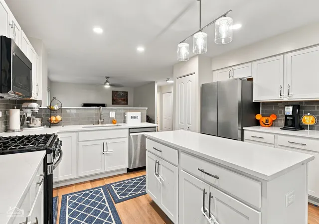 Photo 4 of Single family home for sale at 426 Geneva Ln, Cary, IL 60013 | MLS# 12784023 | Listing updated on 2026-10-20