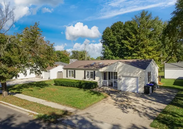 Photo 1 of Single family home for sale at 1010 Mcgregor St, Bloomington, IL 61701 | MLS# 12784047 | Listing updated on 2026-10-20
