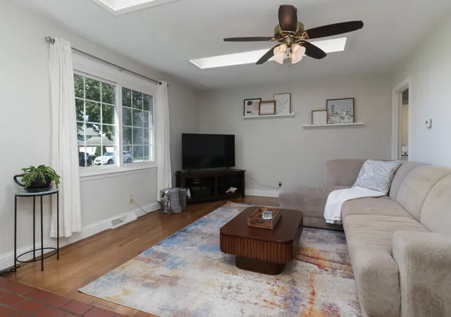 Photo 4 of Single family home for sale at 1010 Mcgregor St, Bloomington, IL 61701 | MLS# 12784047 | Listing updated on 2026-10-20