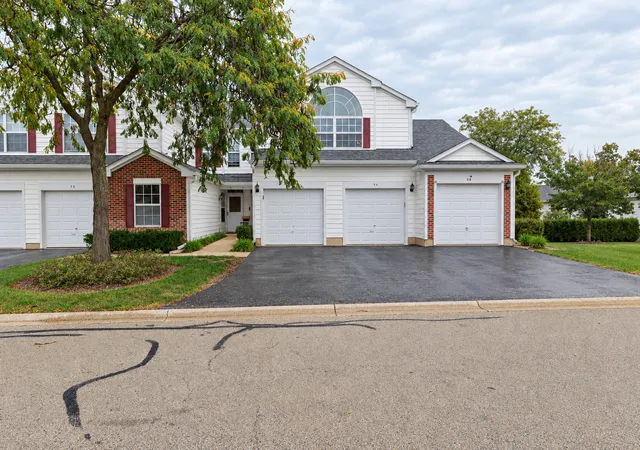Listing Photo 1 - Condo for sale in building located at 7 Hoover Ct, Streamwood, IL 60107 - Unit #B