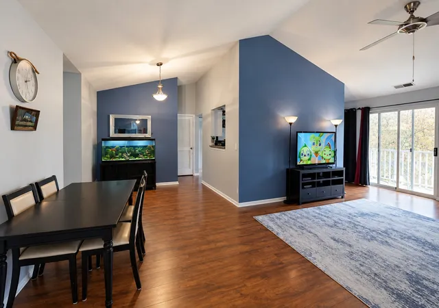 Listing Photo 3 - Condo for sale in building located at 7 Hoover Ct, Streamwood, IL 60107 - Unit #B