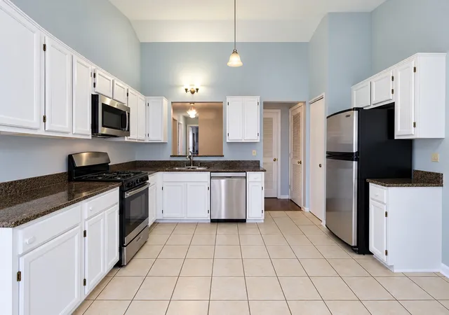 Listing Photo 5 - Condo for sale in building located at 7 Hoover Ct, Streamwood, IL 60107 - Unit #B