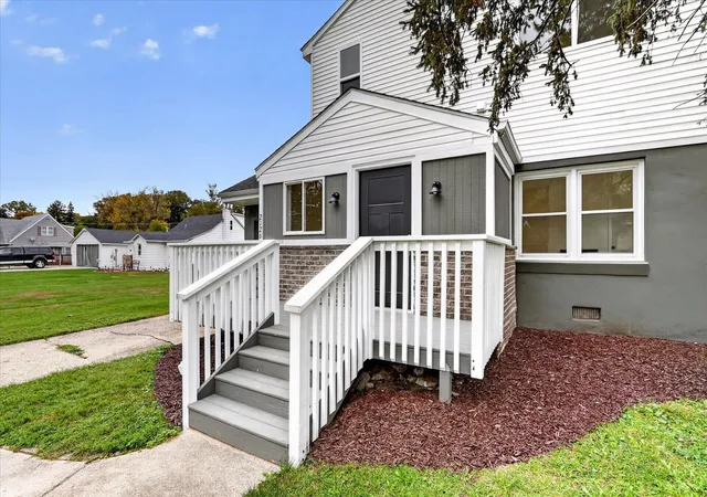Photo 3 of Sale Pending at 2126 Welworth Ave, Rockford, IL 61108 | MLS# 12784057 | Listing updated on 2026-10-17