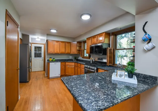 Photo 4 of Single family home for sale at 9 Moraine Ter, De Kalb, IL 60115 | MLS# 12784058 | Listing updated on 2026-10-22