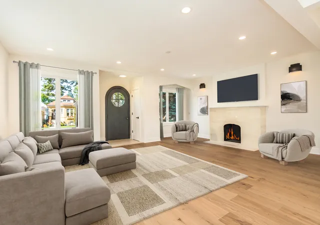 Photo 3 of Single family home for sale at 6417 N Oxford Ave, Chicago, IL 60631 | MLS# 12784084 | Listing updated on 2026-10-22