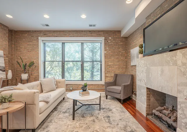 Photo 2 of Condo for sale at 1969 W Cullom Ave #2, Chicago, IL 60613 | MLS# 12784085 | Listing updated on 2026-10-20