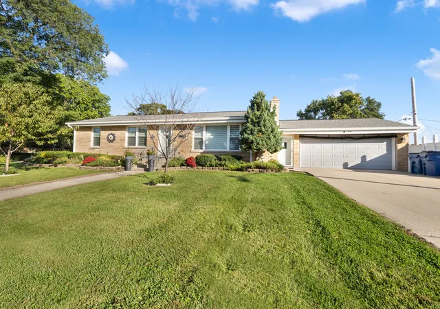 Photo 1 of Single family home for sale at 10050 Westmanor Dr, Franklin Park, IL 60131 | MLS# 12784086 | Listing updated on 2026-10-20