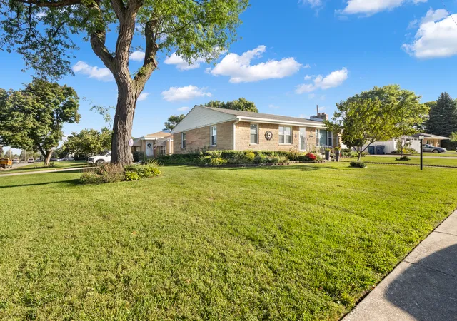 Photo 2 of Single family home for sale at 10050 Westmanor Dr, Franklin Park, IL 60131 | MLS# 12784086 | Listing updated on 2026-10-20