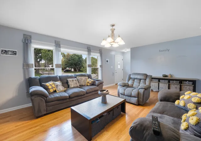 Photo 3 of Single family home for sale at 10050 Westmanor Dr, Franklin Park, IL 60131 | MLS# 12784086 | Listing updated on 2026-10-20