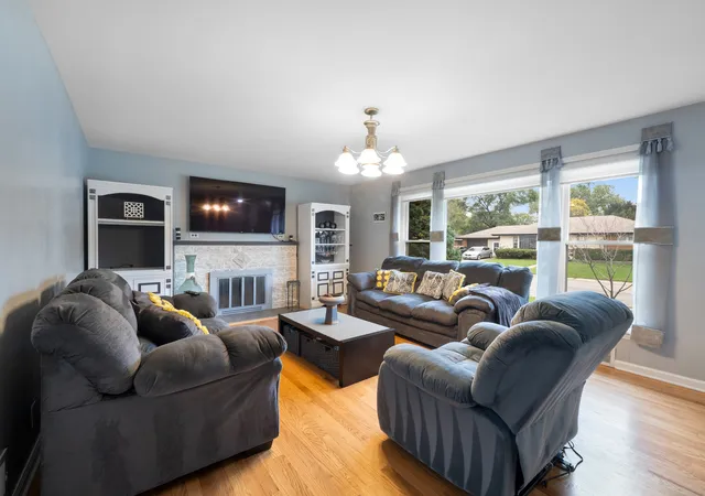 Photo 3 of Single family home for sale at 10050 Westmanor Dr, Franklin Park, IL 60131 | MLS# 12784086 | Listing updated on 2026-10-20