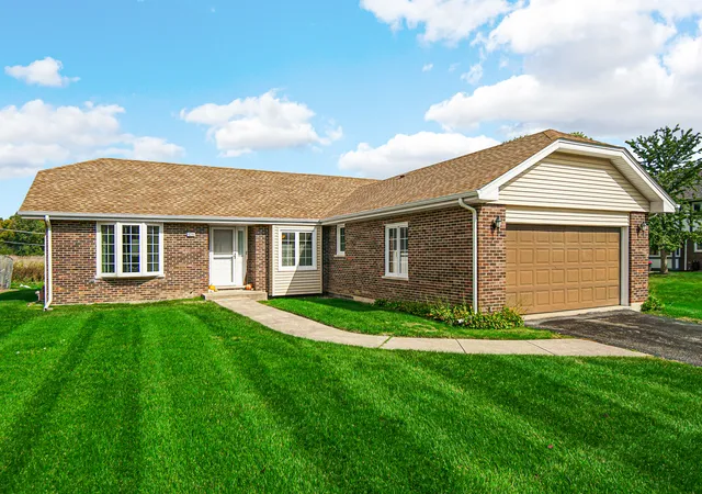 Single family home for sale at 6316 Knollwood Dr, Oak Forest, IL 60452 | MLS# 12784090
