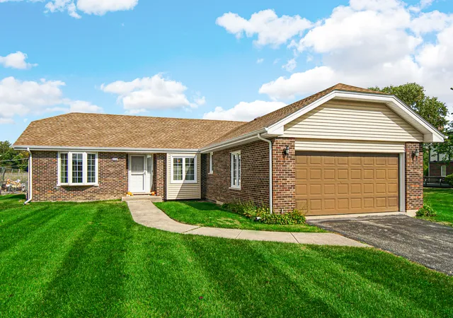 Photo 2 of Single family home for sale at 6316 Knollwood Dr, Oak Forest, IL 60452 | MLS# 12784090 | Listing updated on 2026-10-20