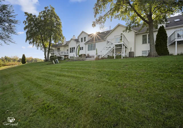 Photo 2 of Townhouse for sale at 2712 Lake Shore Dr, Joliet, IL 60431 | MLS# 12784093 | Listing updated on 2026-10-30