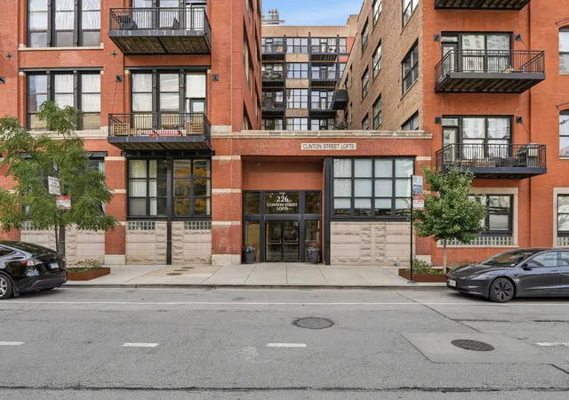 Photo 1 of Condo for sale at 226 N Clinton St #101, Chicago, IL 60661 | MLS# 12784118 | Listing updated on 2026-10-22
