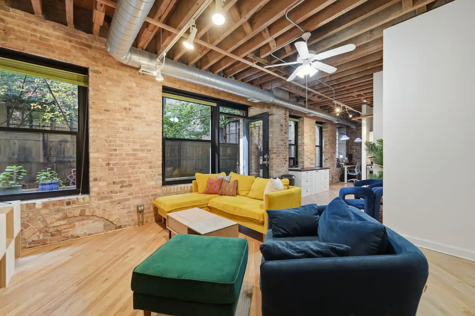 Listing Photo 2 - Condo for sale in 226 N Clinton St located at 226 N Clinton St, Chicago, IL 60661 - Unit #101